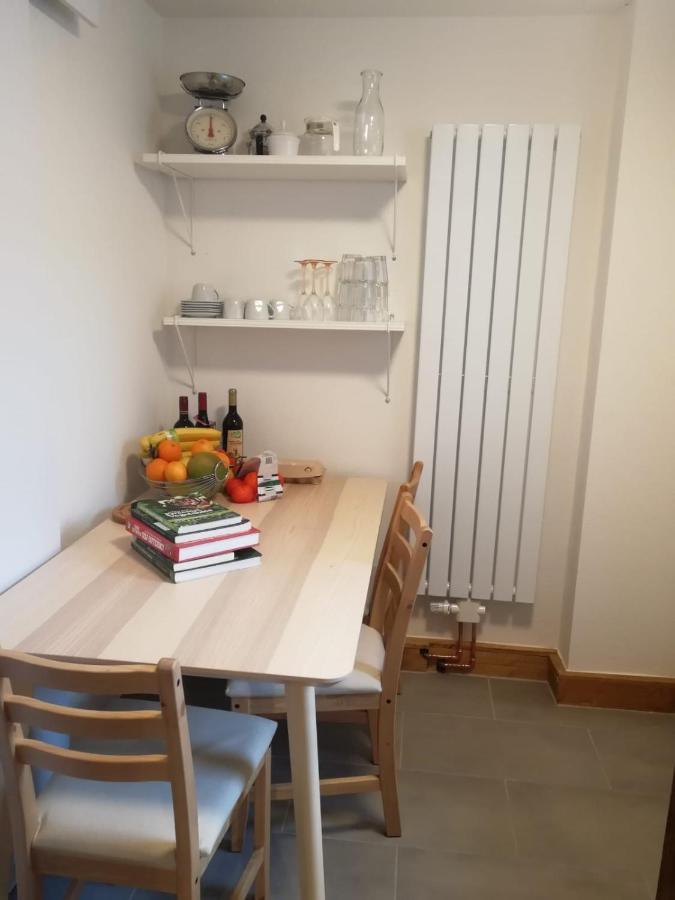 Kleine Galerie Apartment Fuer 3 Mit Kueche Kamin Netflix Parken Und Hofladen Steinhofel Exterior foto